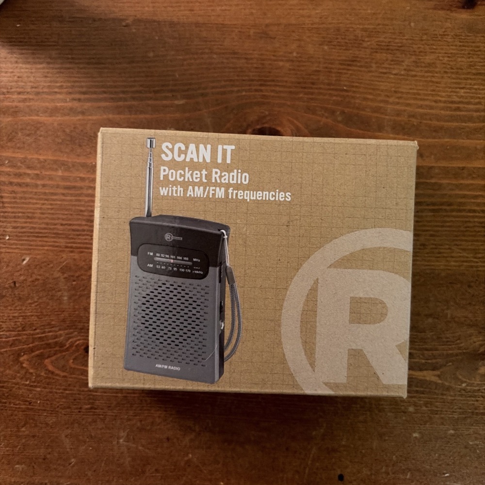 Vintage Radio Shack AM FM Pocket Radio Model 1200586